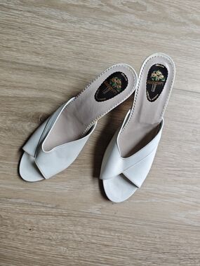 Vintage Lavorazione Artigiana Women's Cream Leather Cross-Front Slide Mules